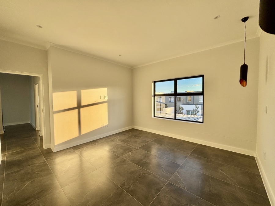To Let 4 Bedroom Property for Rent in Sandown Western Cape